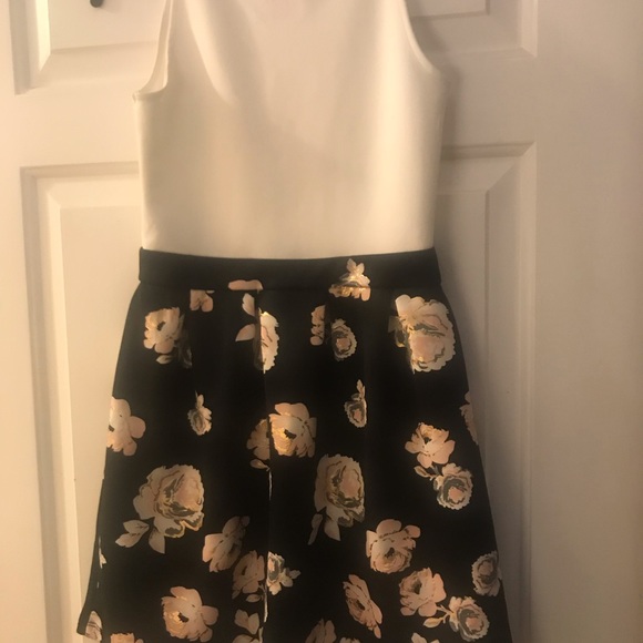 Beautiful girls dress - Picture 4 of 5